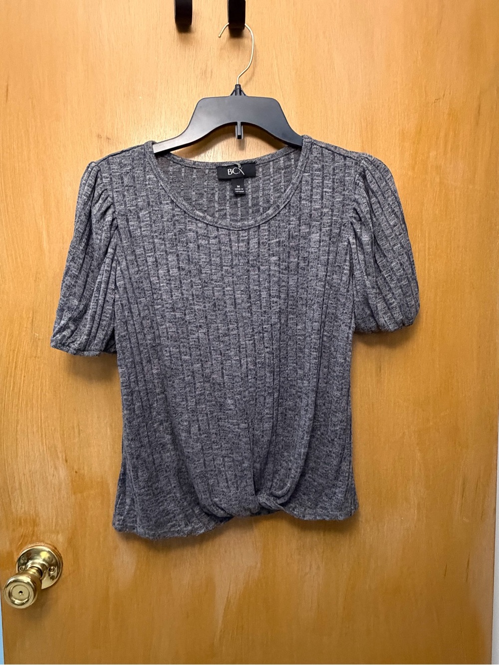 BCX Heather Gray Ribbed Puff-Sleeve Twist-Hem Top